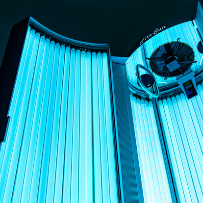 Вертикальный солярий-коллагенарий Fire Sun Space